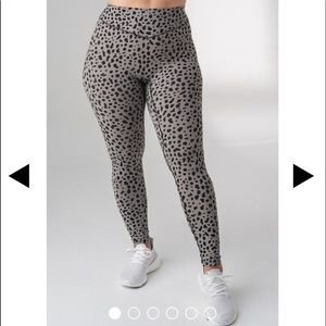 Balance Athletica ascend pant snow leopard midnight Medium